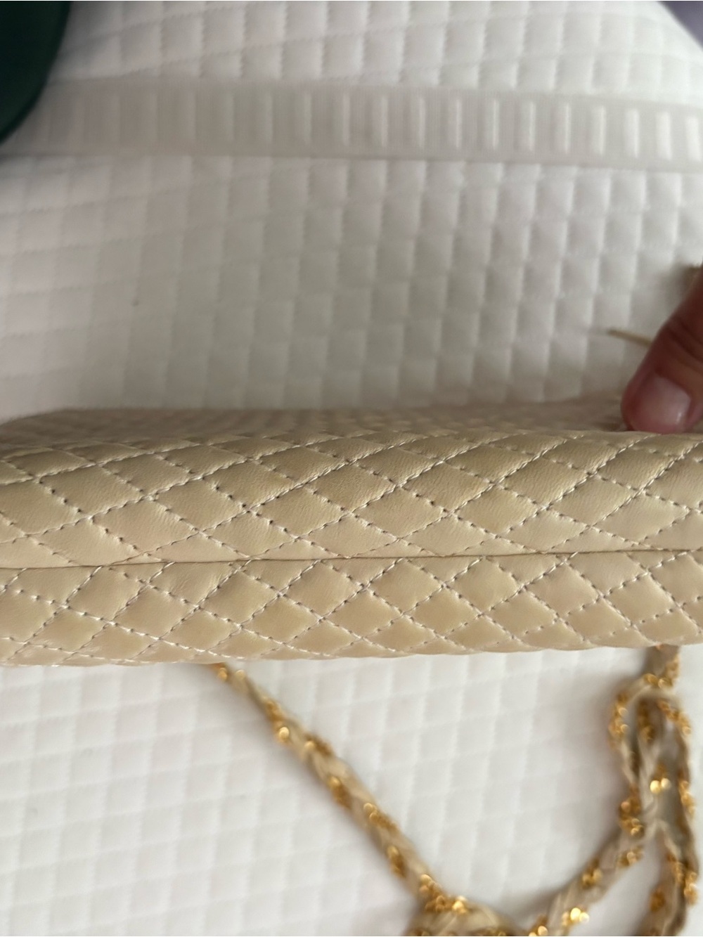 Vintage BALLY Quilted Beige Leather Crossbody Shoulder Bag Tassel Gold Chain - Picture 10 of 15